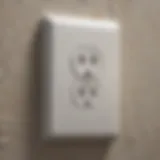 Heavy-duty electrical outlet cover protecting against harsh environments