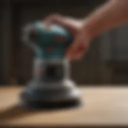 Orbital sander with variable speed in action